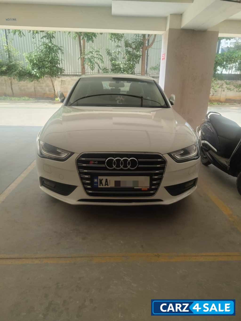 Ibis White Audi A4 2.0 TDI (177bhp) Technology Pack