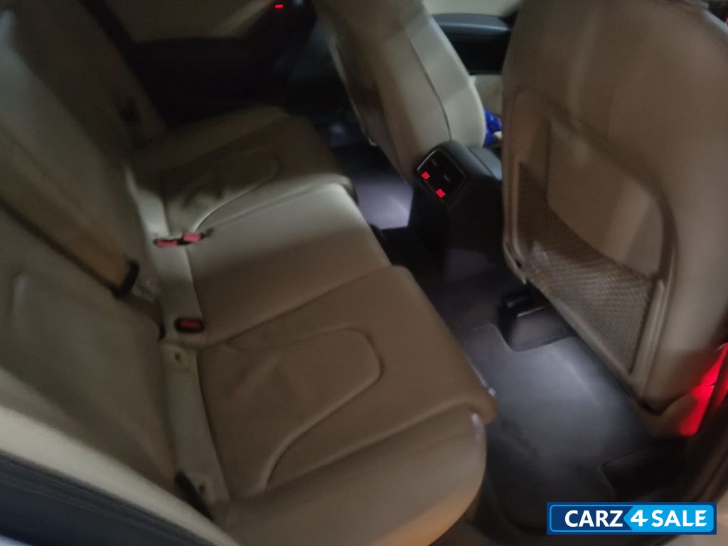 Ibis White Audi A4 2.0 TDI (177bhp) Technology Pack