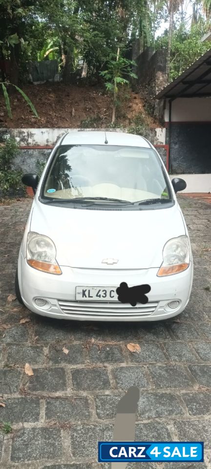 White Chevrolet Spark LS