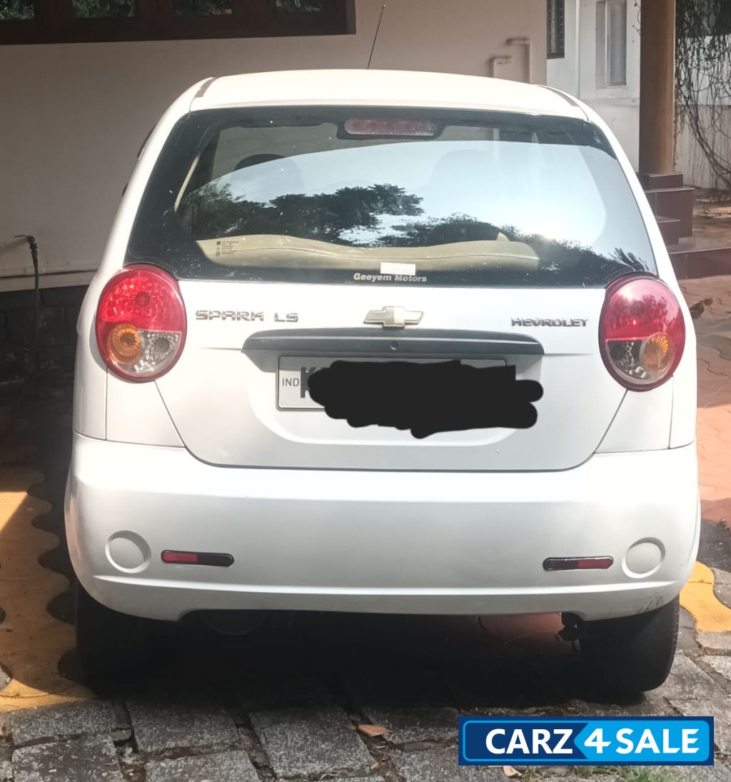 White Chevrolet Spark LS