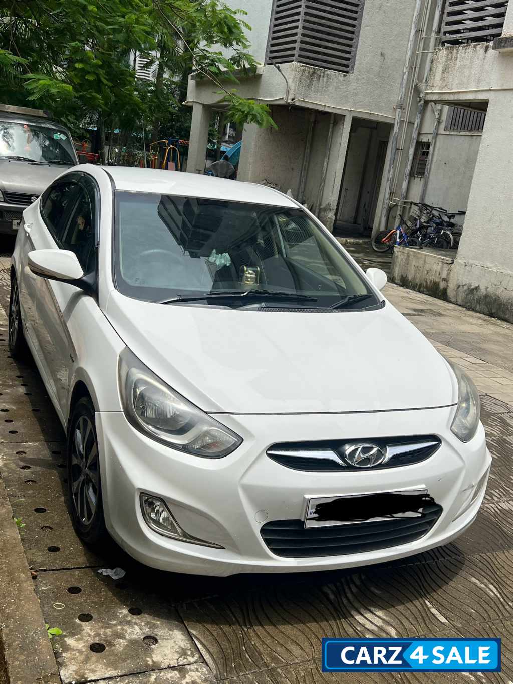 White Hyundai Verna 1.6 vtvt sx