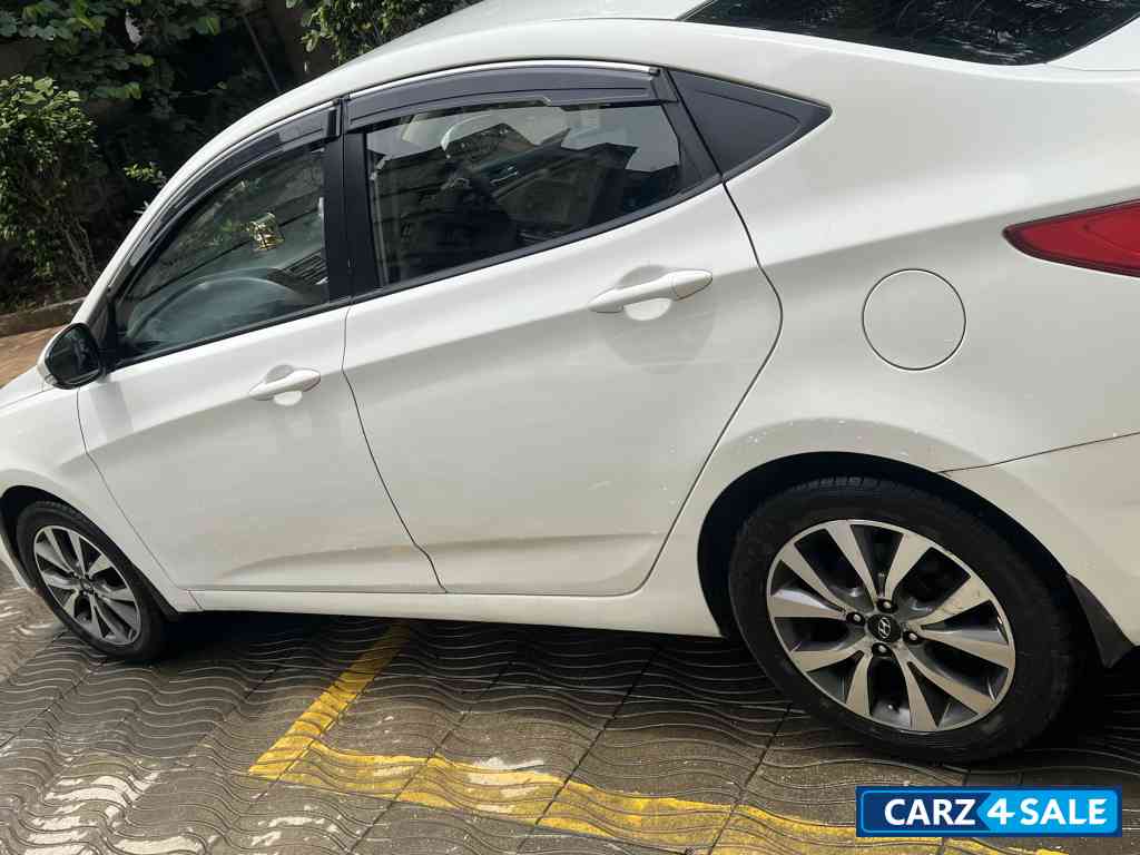 White Hyundai Verna 1.6 vtvt sx