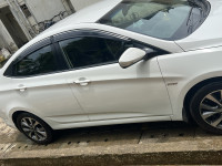 White Hyundai Verna 1.6 vtvt sx