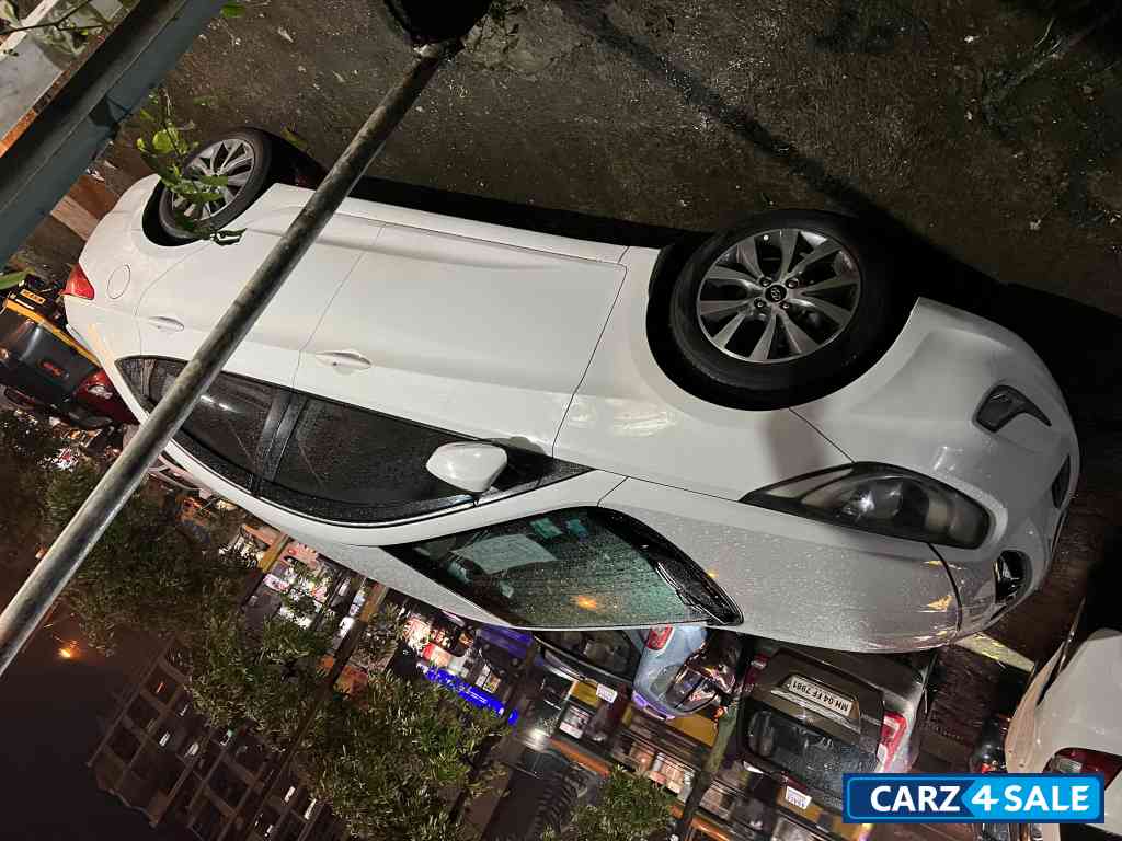 White Hyundai Verna 1.6 vtvt sx