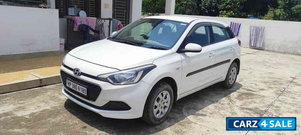 White Hyundai Elite i20 Magna