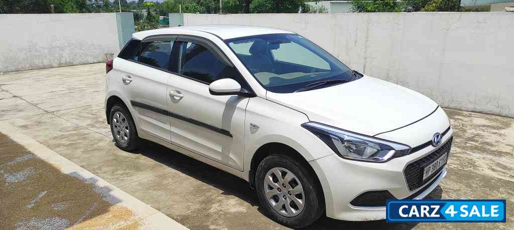 White Hyundai Elite i20 Magna
