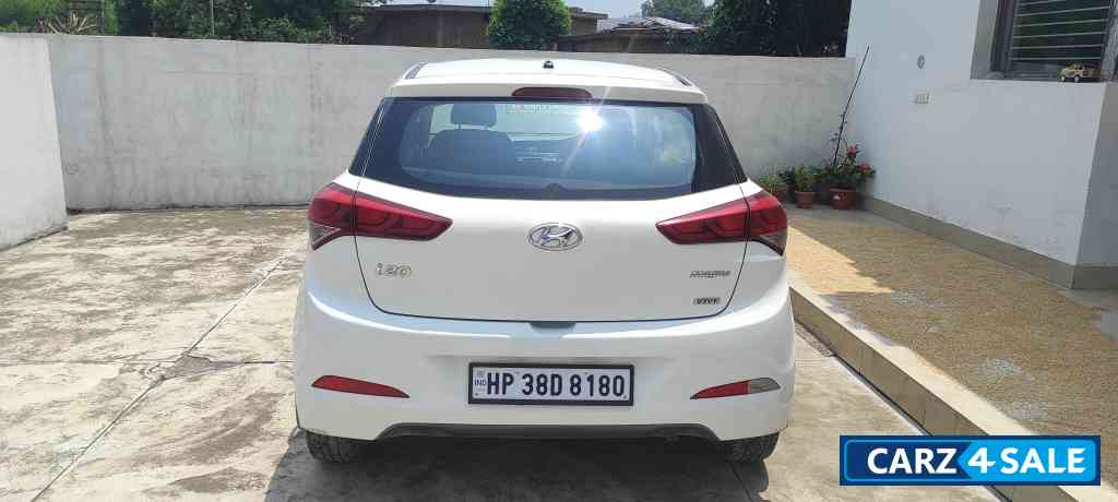 White Hyundai Elite i20 Magna