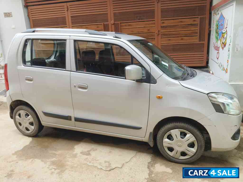 Silver Maruti Suzuki Wagon R VXI
