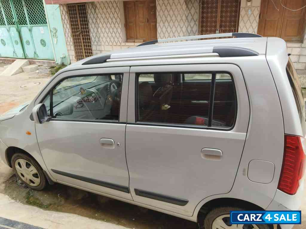 Silver Maruti Suzuki Wagon R VXI