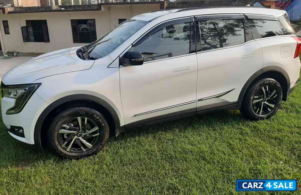 White Mahindra XUV700 Mx(petrol),5 star safety rating vehicle