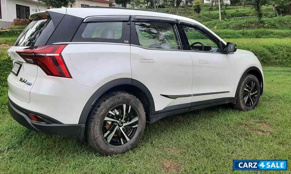 White Mahindra XUV700 Mx(petrol),5 star safety rating vehicle