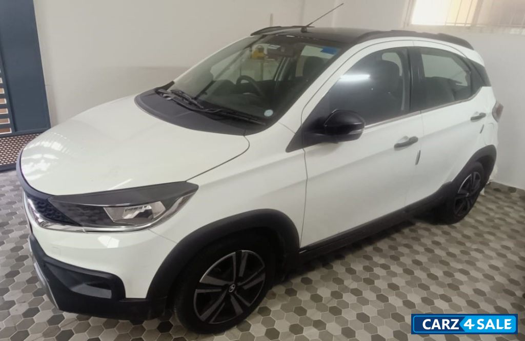 White Tata Tiago XZA