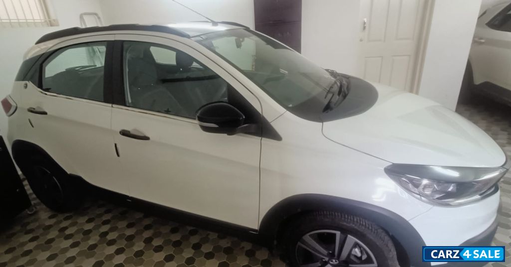 White Tata Tiago XZA