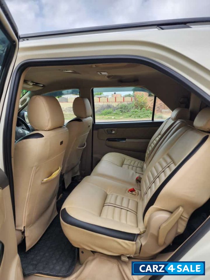 Pear White Toyota Fortuner 3.0 4*2