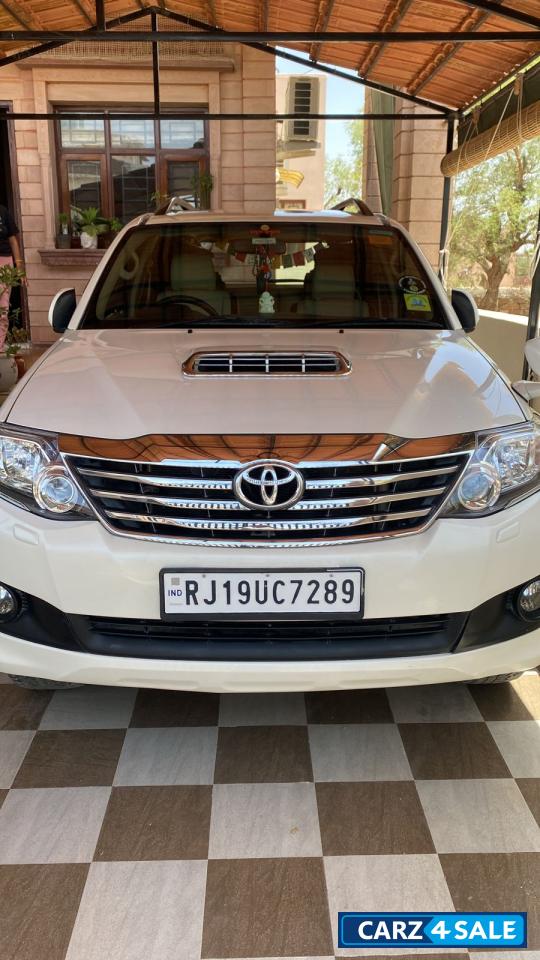 Pear White Toyota Fortuner 3.0 4*2