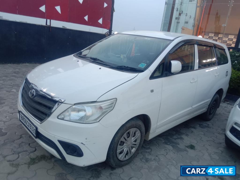 White Toyota Innova 2.5 G 7 Seater Bs4 White Toyota Innova 2.5 G 7 Seater Bs4