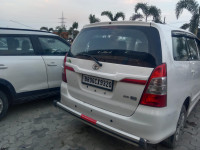 White Toyota Innova 2.5 G 7 Seater Bs4