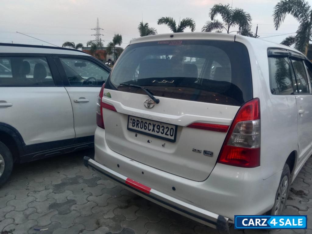 White Toyota Innova 2.5 G 7 Seater Bs4 White Toyota Innova 2.5 G 7 Seater Bs4