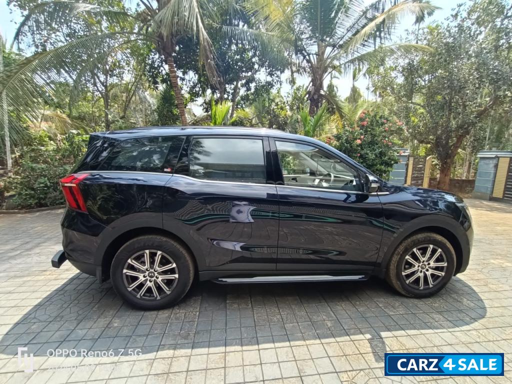 Midnight Black Mahindra XUV700 AX7 MT