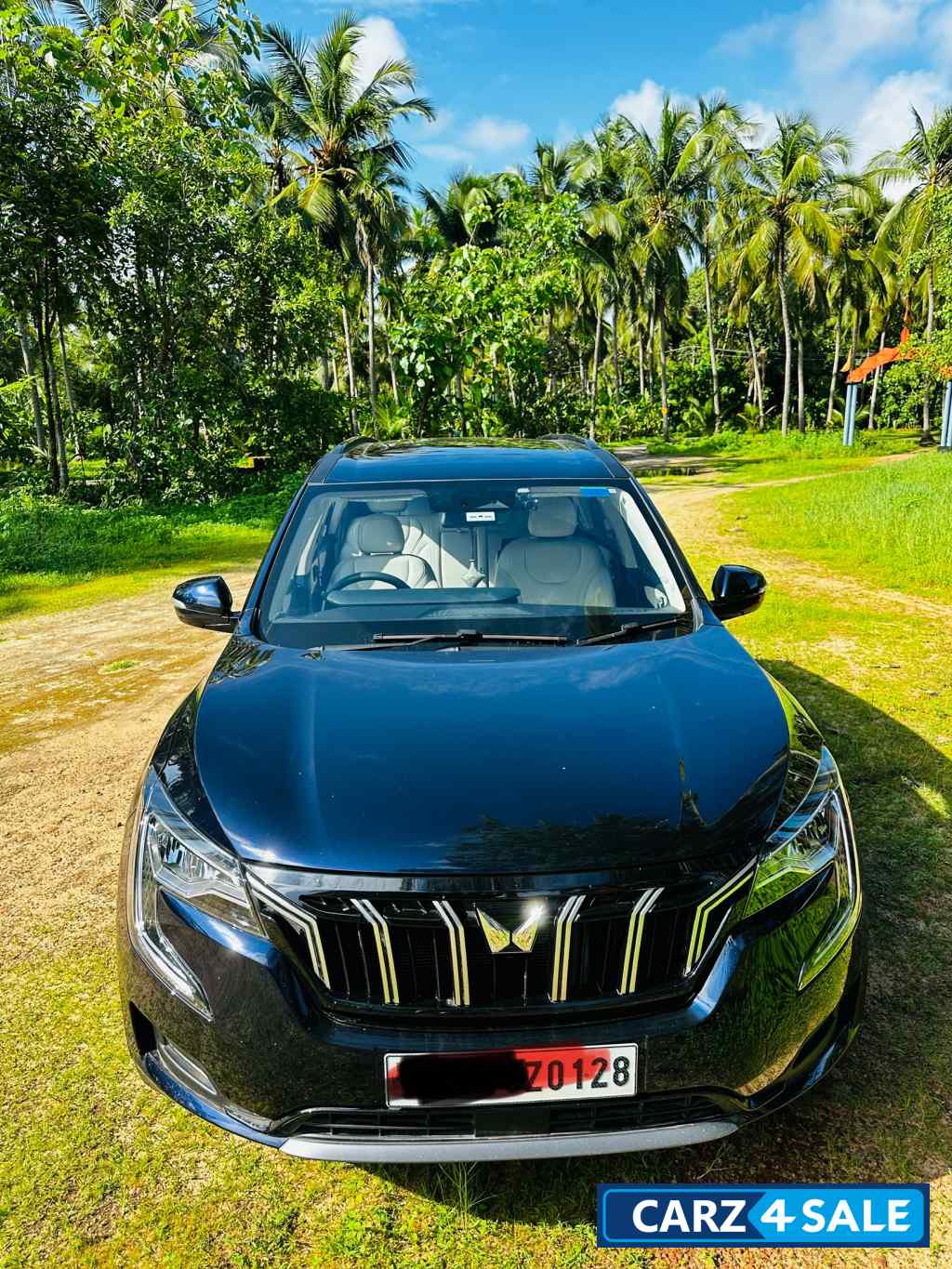 Midnight Black Mahindra XUV700 AX7 MT