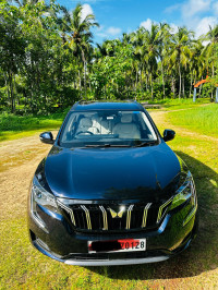 Midnight Black Mahindra XUV700 AX7 MT