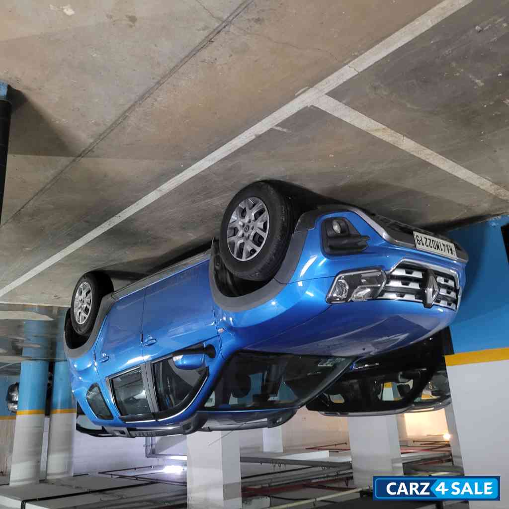 Blue Renault Duster RXS Petrol MT 1.5L