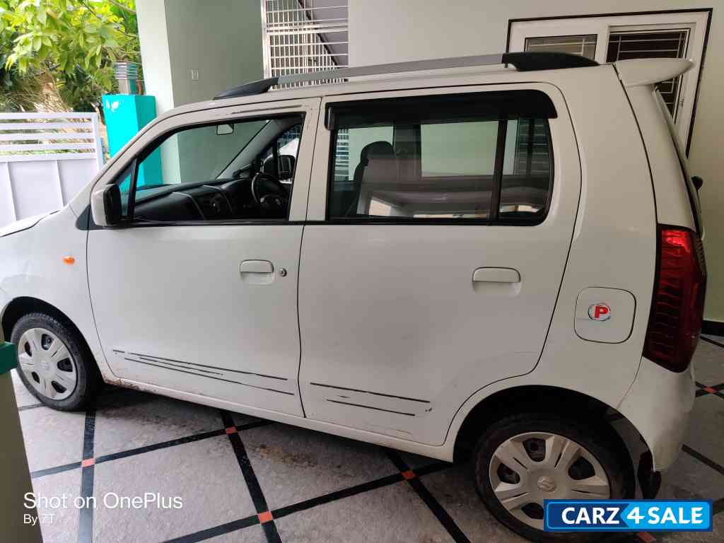 White Maruti Suzuki Wagon R VXI BS IV White Maruti Suzuki Wagon R VXI BS IV