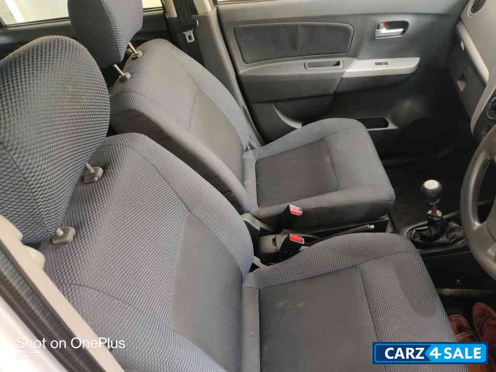 White Maruti Suzuki Wagon R VXI BS IV White Maruti Suzuki Wagon R VXI BS IV