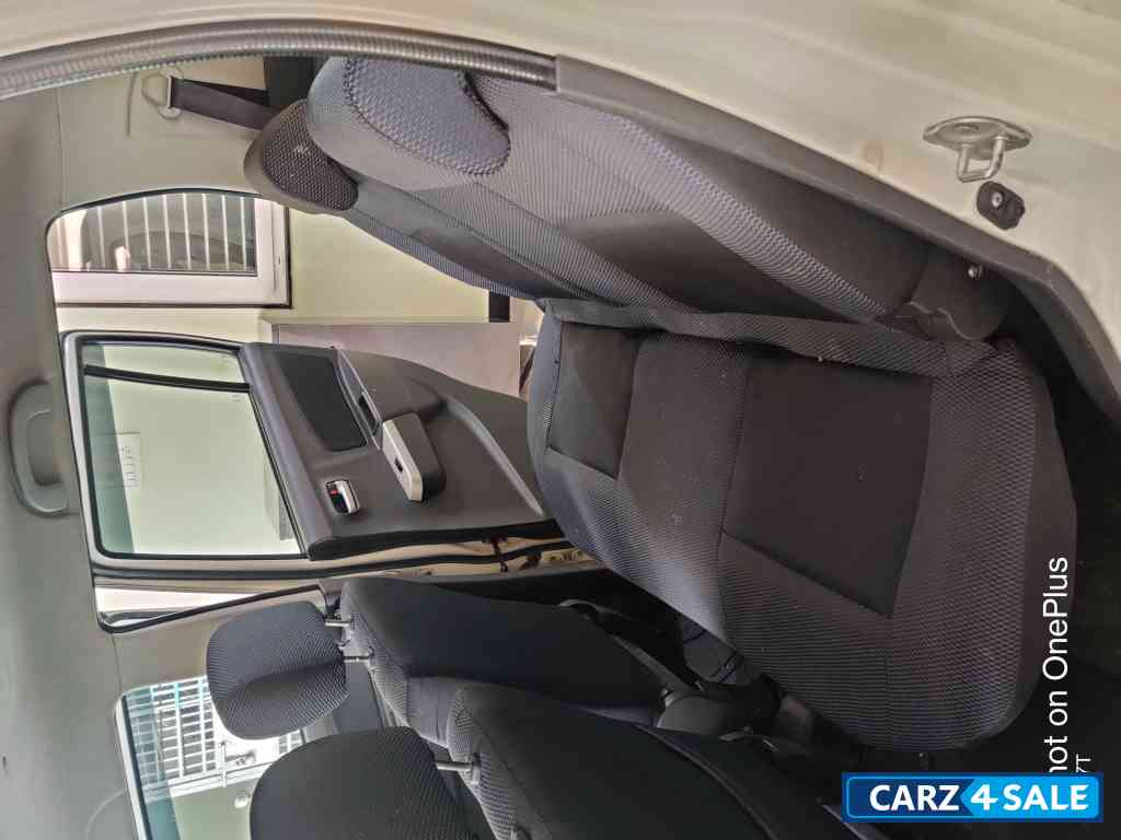 White Maruti Suzuki Wagon R VXI BS IV White Maruti Suzuki Wagon R VXI BS IV