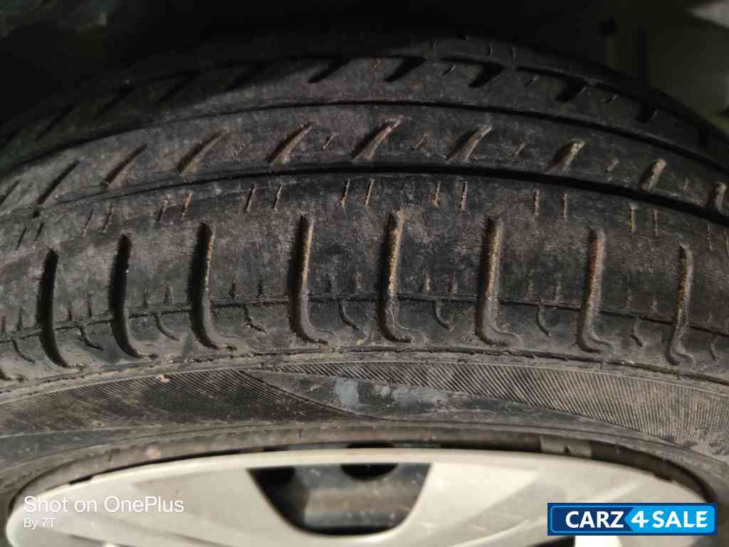 White Maruti Suzuki Wagon R VXI BS IV White Maruti Suzuki Wagon R VXI BS IV