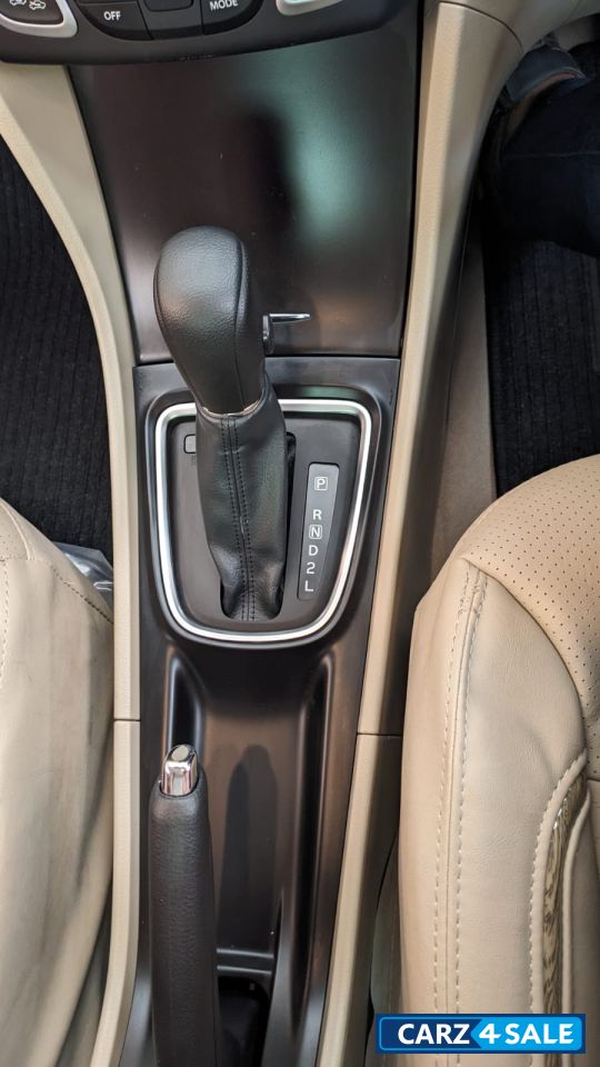 White Maruti Suzuki Ciaz Zeta AT White Maruti Suzuki Ciaz Zeta AT