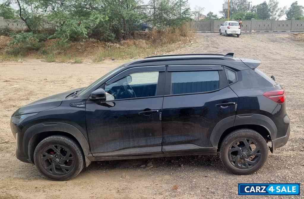 Black Nissan Magnite Kuro MT