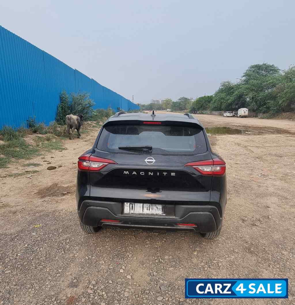 Black Nissan Magnite Kuro MT