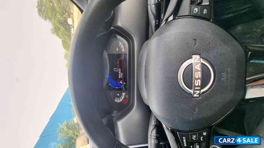 Black Nissan Magnite Kuro MT