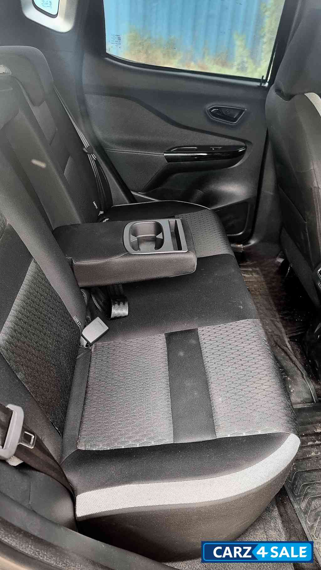 Black Nissan Magnite Kuro MT