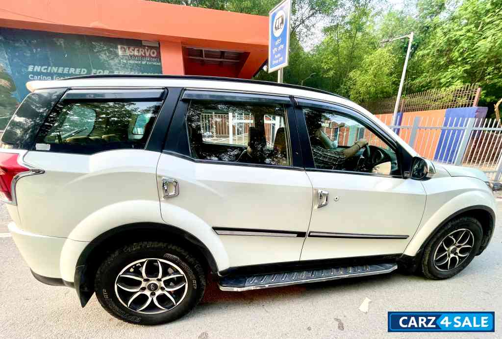 Mahindra XUV 500 W7
