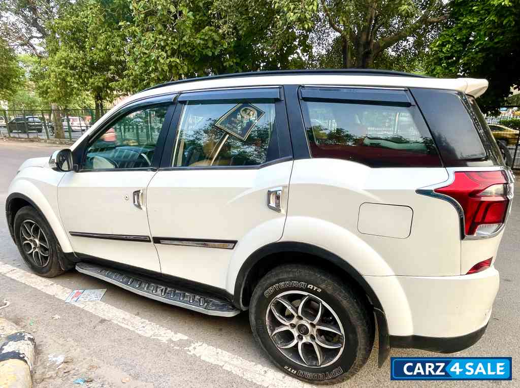 Mahindra XUV 500 W7