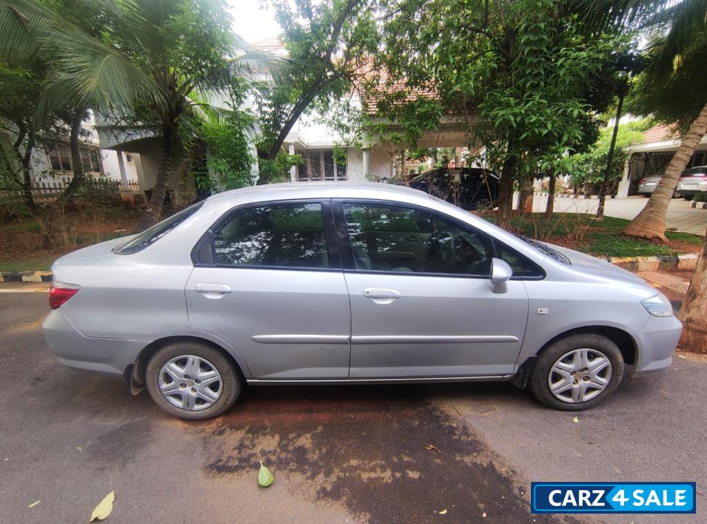 Beige Honda City GXI