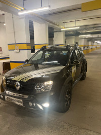 Military Green Renault Duster 85 PS Sandstorm Edition