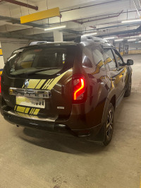 Military Green Renault Duster 85 PS Sandstorm Edition