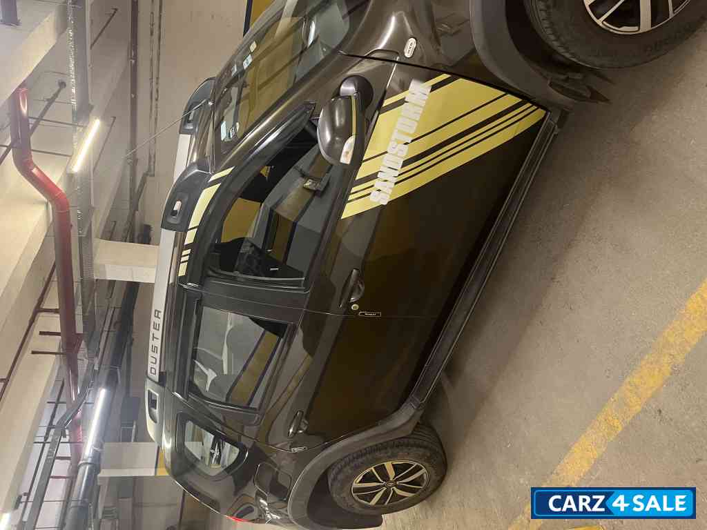 Military Green Renault Duster 85 PS Sandstorm Edition