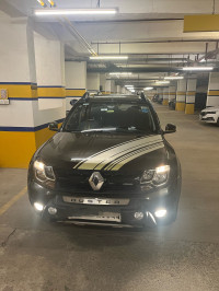 Military Green Renault Duster 85 PS Sandstorm Edition