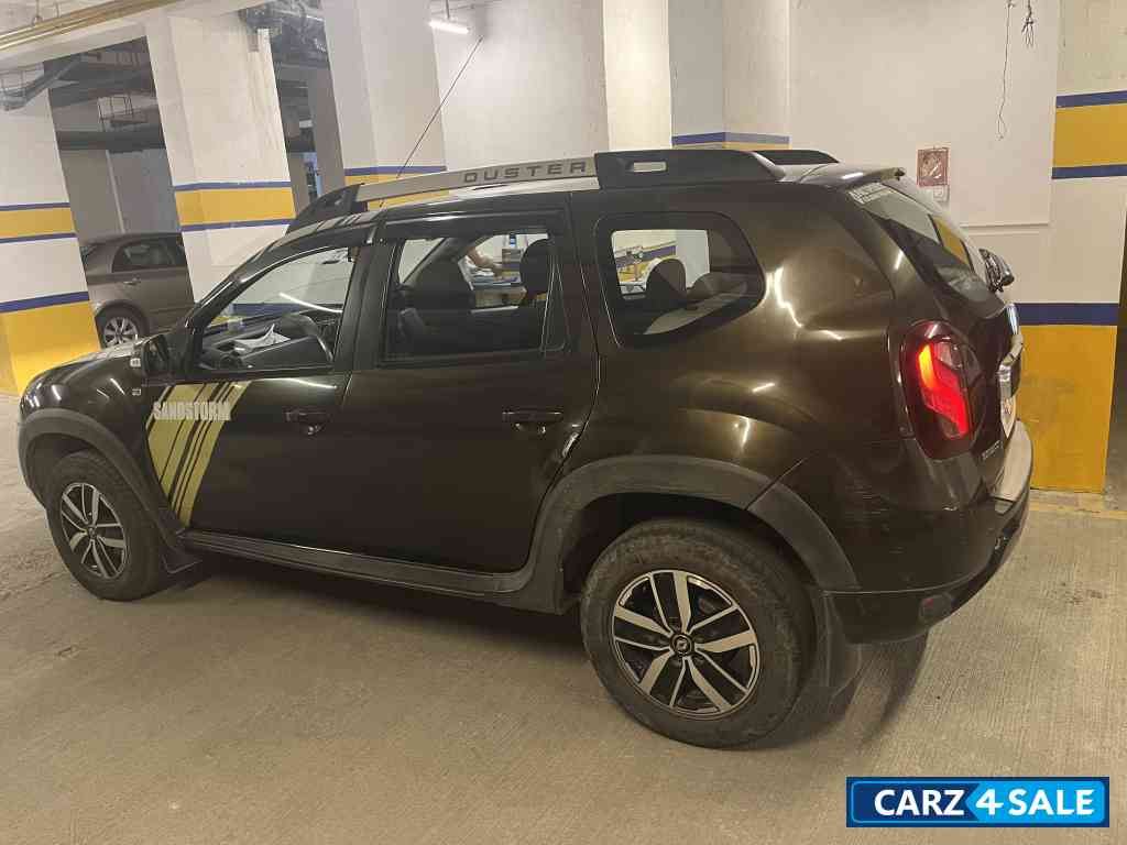 Military Green Renault Duster 85 PS Sandstorm Edition