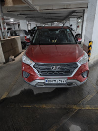 Red Hyundai Creta 1.6 E plus