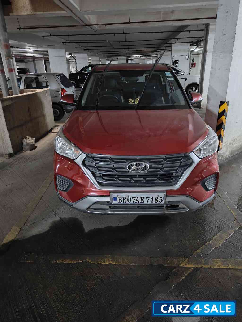 Red Hyundai Creta 1.6 E plus