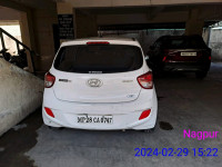 White Hyundai  Grand i10