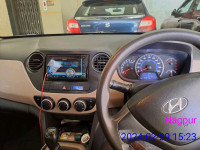 White Hyundai  Grand i10