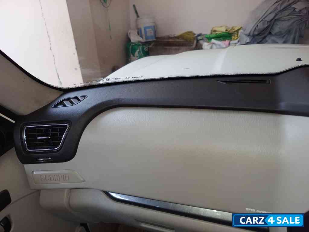 Diamond White Mahindra Scorpio S6+