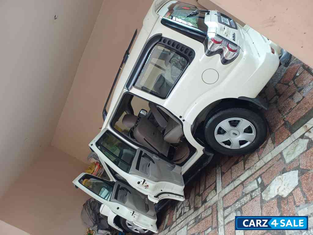 Diamond White Mahindra Scorpio S6+