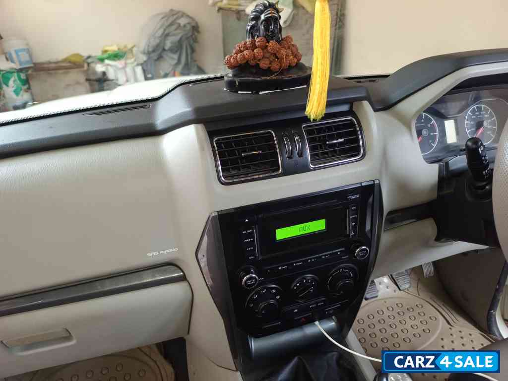 Diamond White Mahindra Scorpio S6+